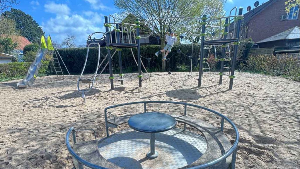 Kinderspielplatz in Erle am Thiespatt erneutert