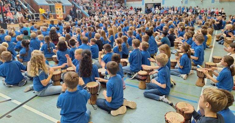 Trommelzauber bringt Afrika in die Sporthalle nach Raesfeld