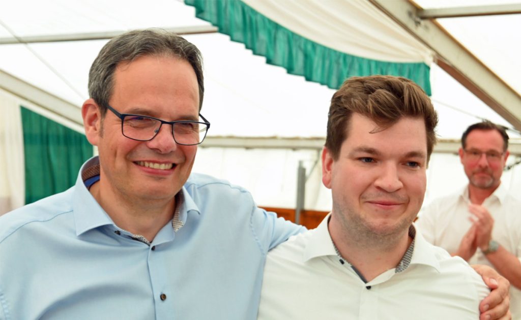 Nach Jahren an der Spitze der Bürgergenossenschaft Erle eG geben Andreas Grotendorst (links) und Oliver Göttlich ihre Vorstandsämter ab.