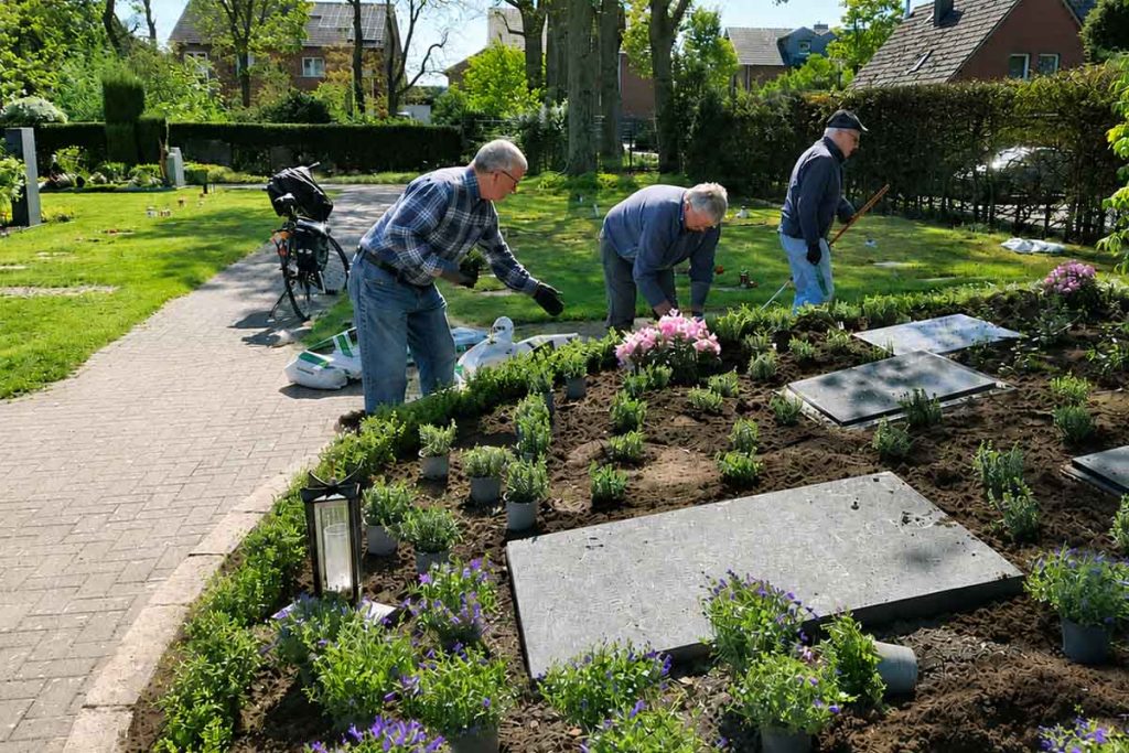 Ehrenamtlicher Arbeitseinsatz am Friedhof Erle