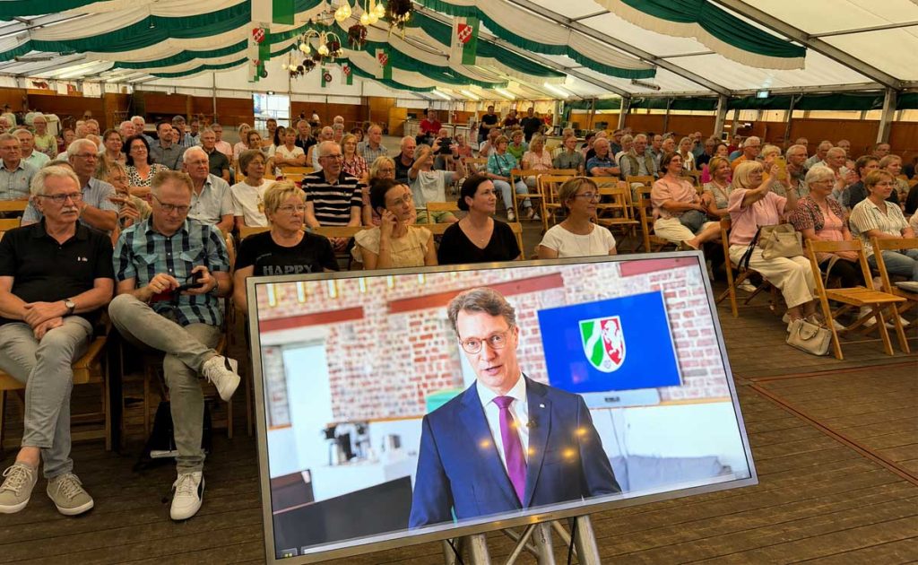 Hendrik Wüst würdigt Bürgergenossenschaft Erle