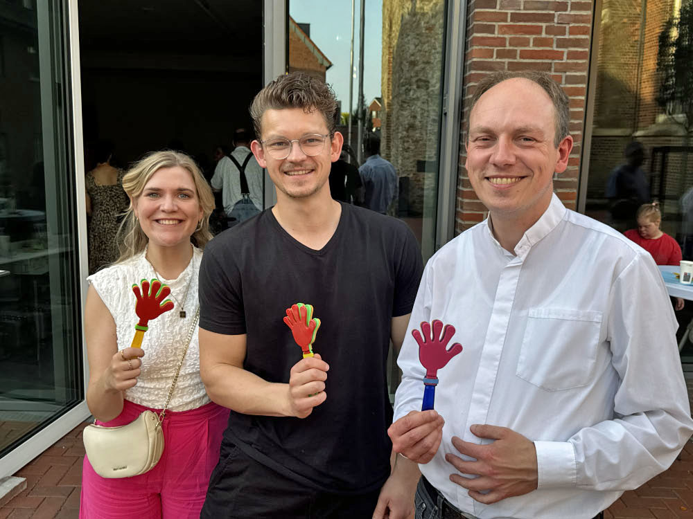 Besucher feiern bei der Inklusionsparty im St. Martin in Raesfeld