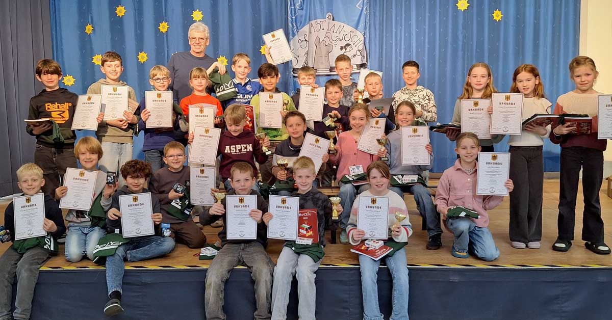 Siegerehrung an der Sebastianschule Raesfeld mit erfolgreichen Teilnehmern des Bolyai- und Känguru-Wettbewerbs