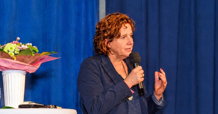 Steffi Neu liest in Raesfeld aus ihrem neuen Buch „Landl(i)eben!“.