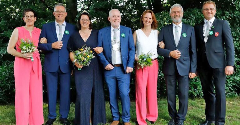 Königspaar Andreas Witte und Elke Mohr mit Thron beim Schützenfest Erle 2025/26