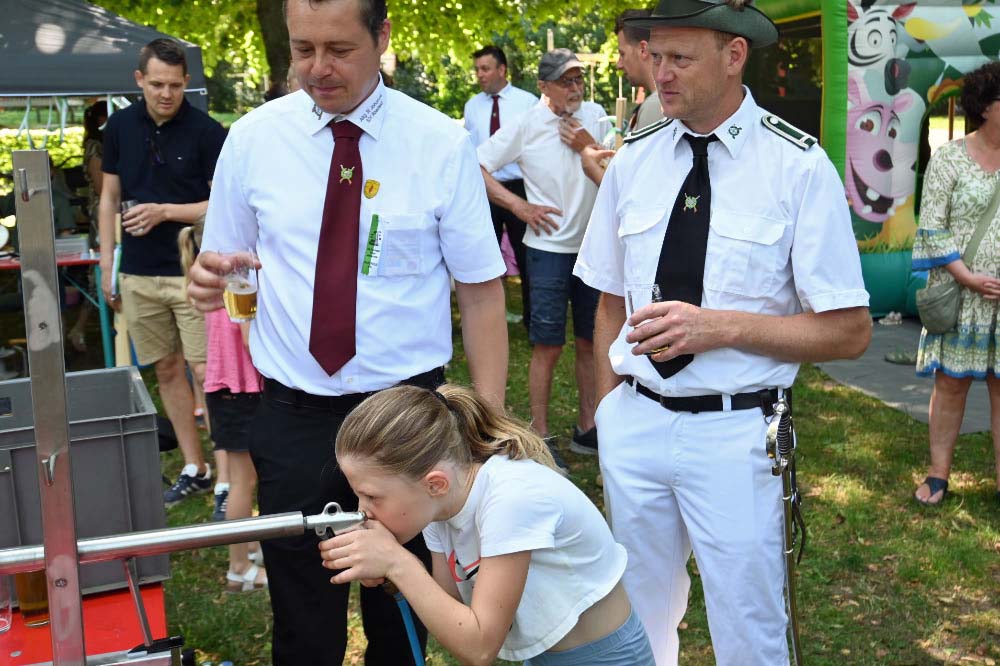 Neuer Kinderkönig Raesfeld: Jakob Hölling regiert mit Frieda Steffens.