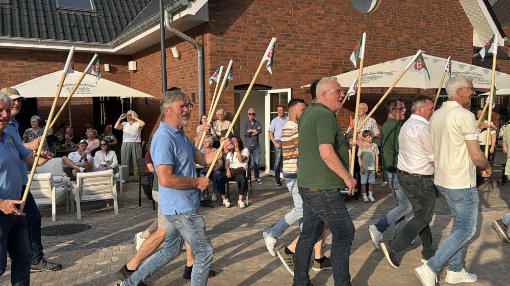 Parade über dem neuen Dorfplatz Erle beim Schützenfest 2026