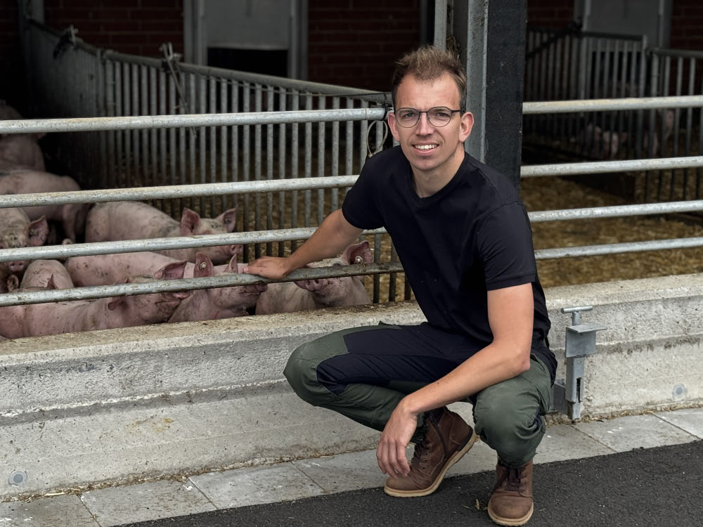 Landwirt Alexander Nienhaus vor seinem Ferkelstall Neulandhof in Raesfeld