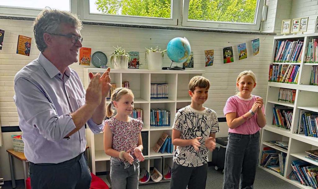 Bastis Bücherbude eröffnet an der St.-Sebastian-Schule
