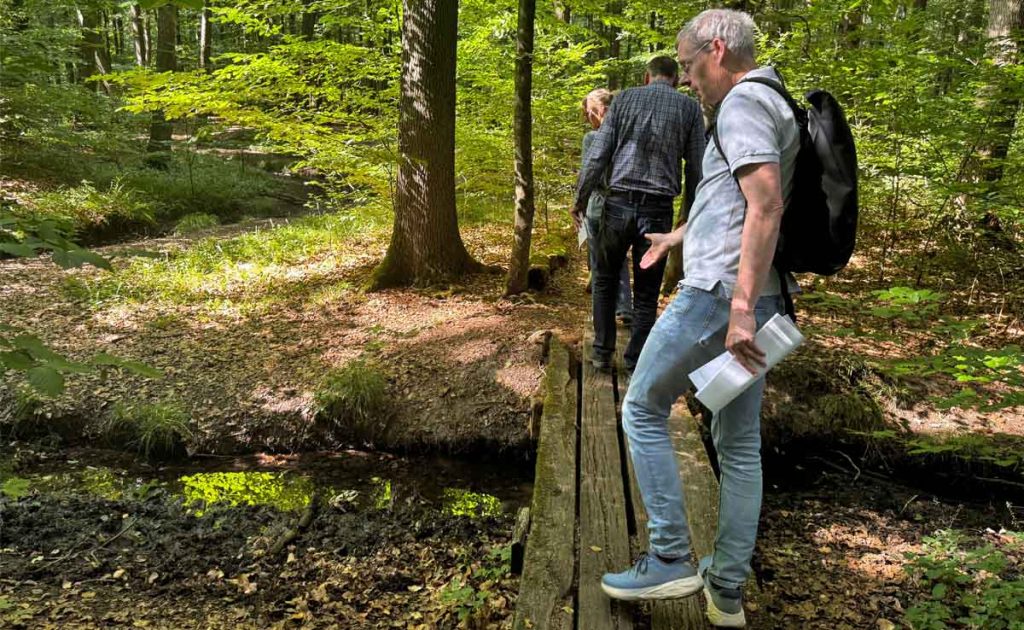 
Ingo Bünning erläutert Pläne für die Wellbrock-Quelle