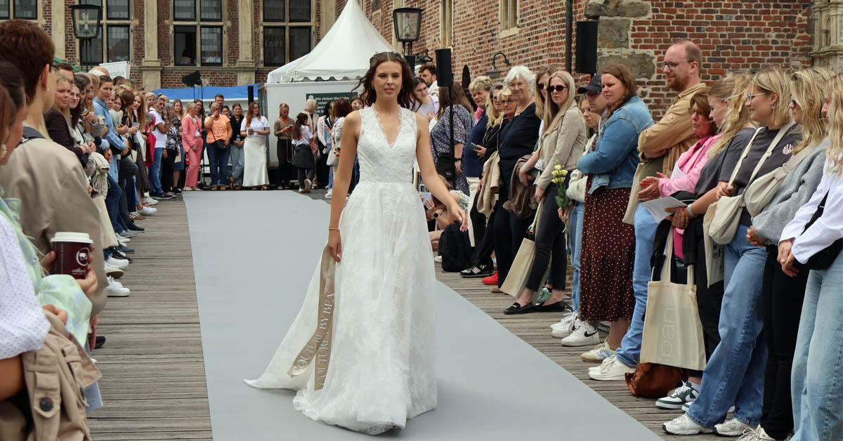 Brautkleid auf dem Laufsteg beim Wedding-Festival Raesfeld