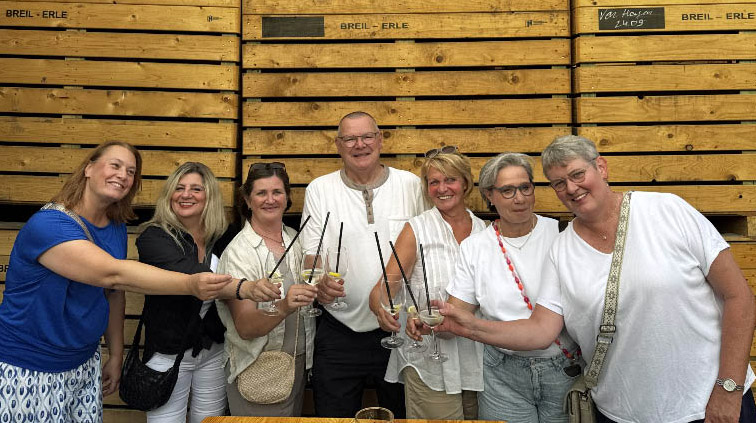 Raesfeld in Sommerlaune: Dudelsack trifft Blasmusik in Erle