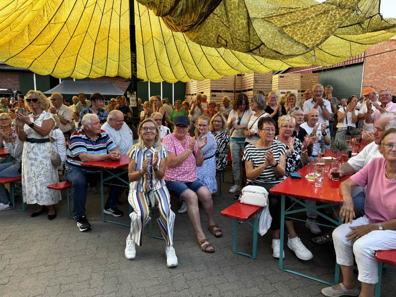 McBricht Pipes & Drums und die Erler Jäger bei Raesfeld in Sommerlaune