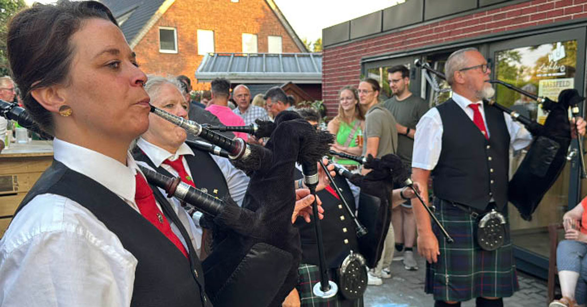 McBricht Pipes & Drums und die Erler Jäger bei Raesfeld in Sommerlaune