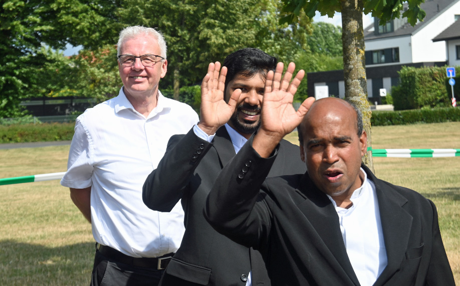 Pastor Johannes Arntz bei der parade in Raesfeld
