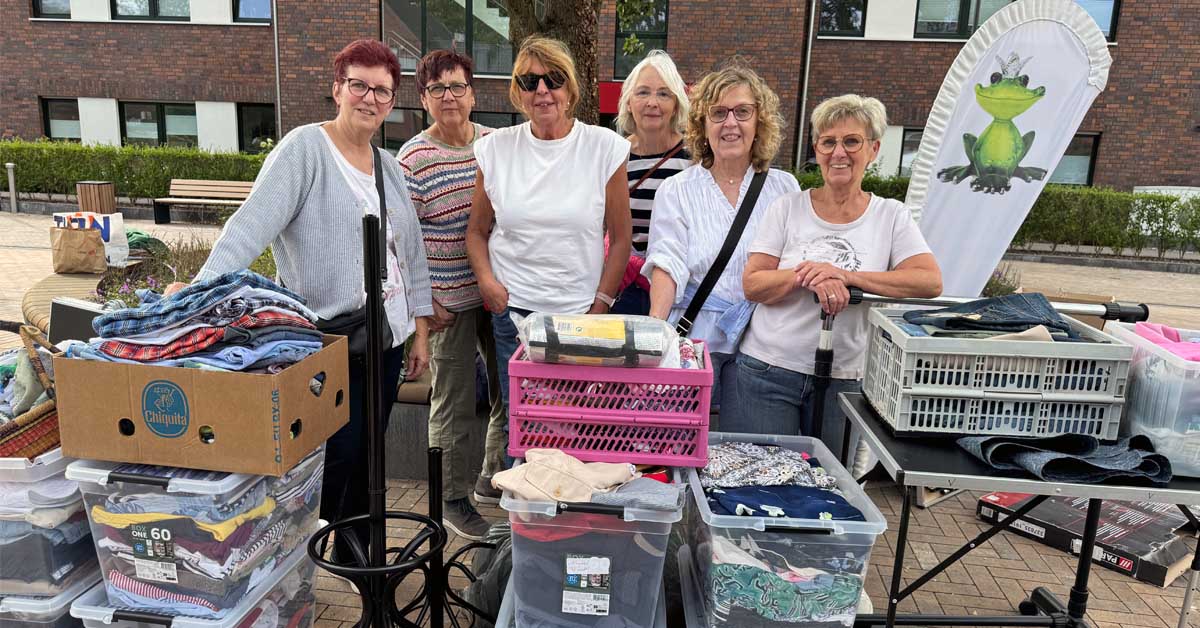 Ehrenamtliches Team des Froschkönig nach dem Second-Hand-Kleidermarkt in Erle