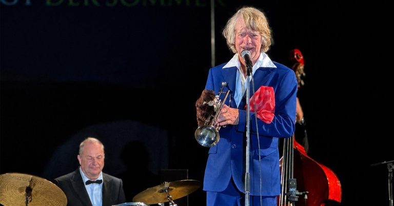 Helge Schneider beim Konzert der Musiklandschaft Westfalen am Schloss Raesfeld