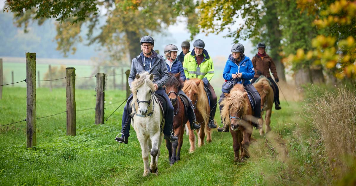 Reiter beim Münsterland Ritt zwischen Schloss Lembeck und Raesfeld
