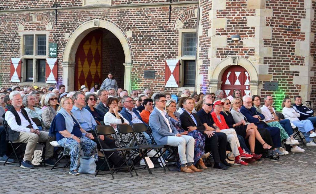 Musikliebhaber der Klassik am Schloss Raesfeld