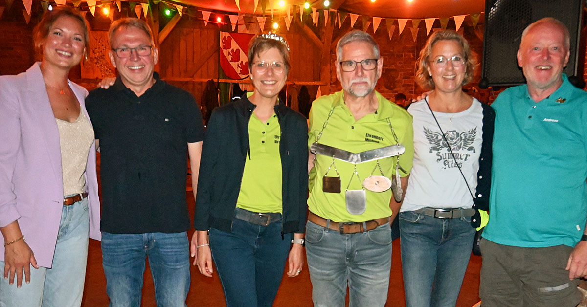 Neuer Poresta-Thron mit König Michael Heyng und Königin Birgitt Grotendorst in Erle.