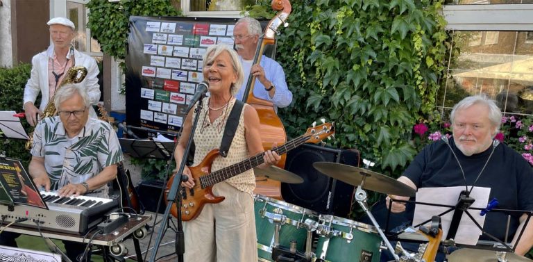Jazz mit der Band Chickenleg auf dem Dorfplatz Erle