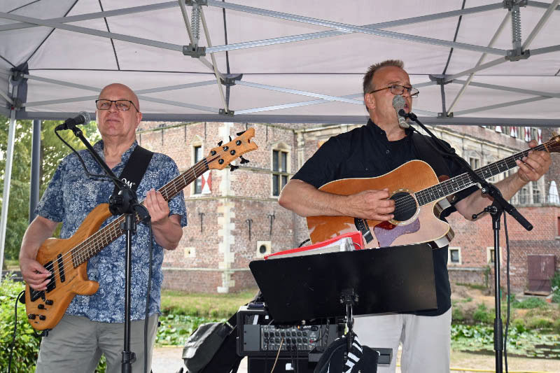 Das Duo Blanke und Kruse sorgt für Musik und gute Stimmung.