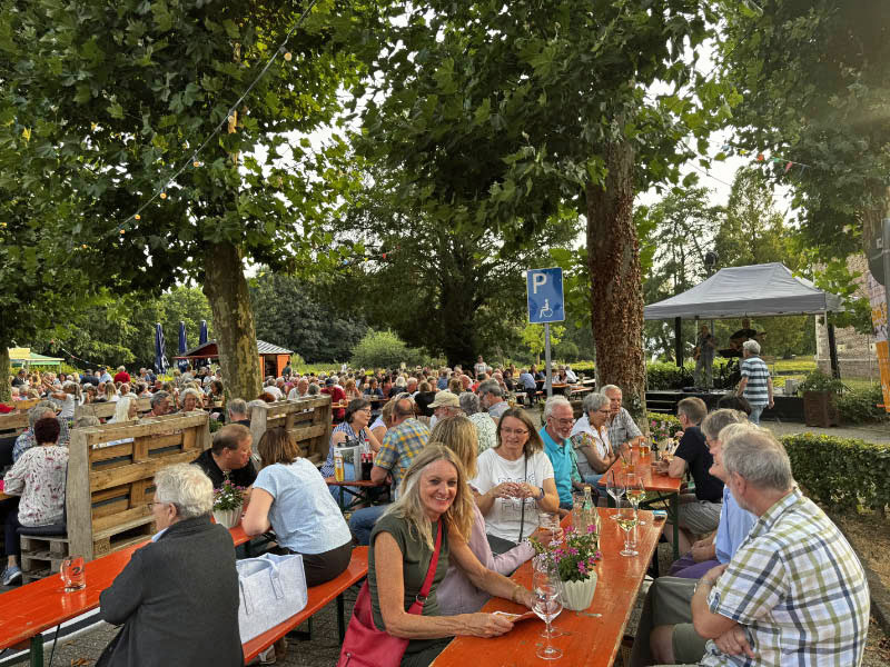 Viele Besucher bei Raesfeld in Sommerlaune 2026 Freiheit 24 Schloss Raesfeld