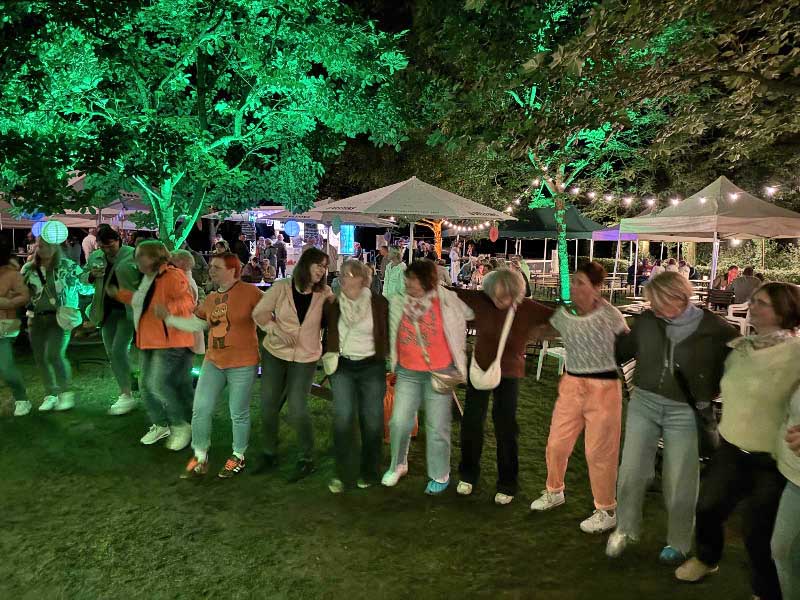 Gäste feiern bei Raesfeld in Sommerlaune