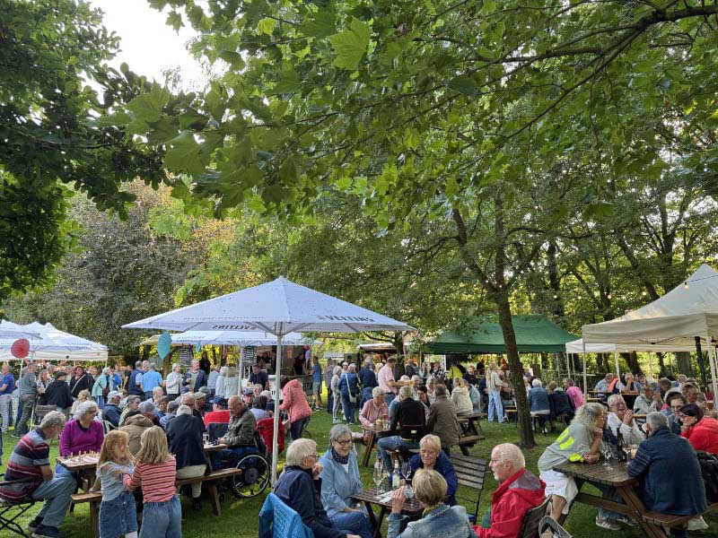 Voller Biergarten bei Raesfeld in Sommerlaune auf Preens Hoff