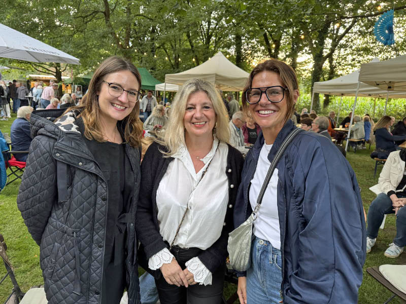 Katharina Zeptner und Maria Kowalsky vom Ortsmarketing lernten an diesem Abend erstmals die neue Wirtschaftsförderin der Gemeinde Raesfeld, Sabrina Greiwe, kennen. 