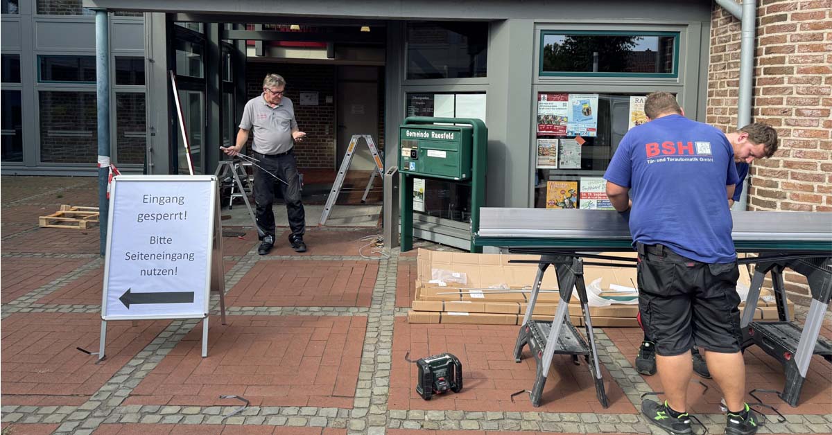 Umbau Rathaus Raesfeld - barrierefreie Eingangstür