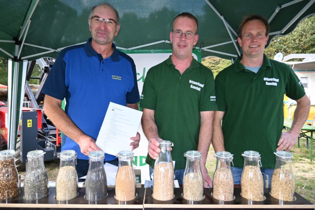 Landwirtschaftlicher Ortsverein auf dem Bauernmarkt in Erle