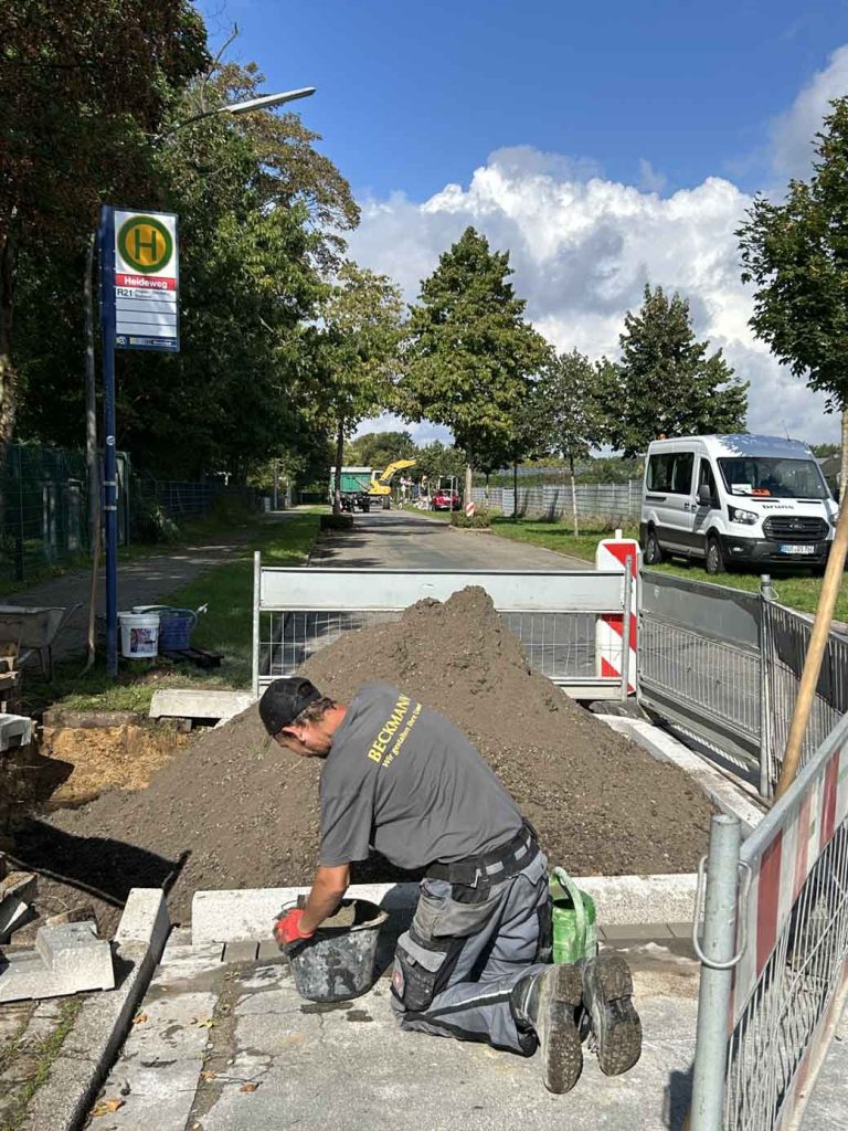 
Neue Baumbeete an der Straße Holten in Erle