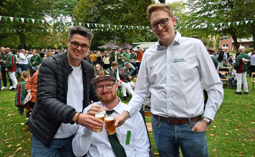 Für Bürgermeister Dirk Kuhlmann zeigen Begegnungen wie diese, was Schützenfeste ausmacht: Menschen kommen zusammen und feiern miteinander.