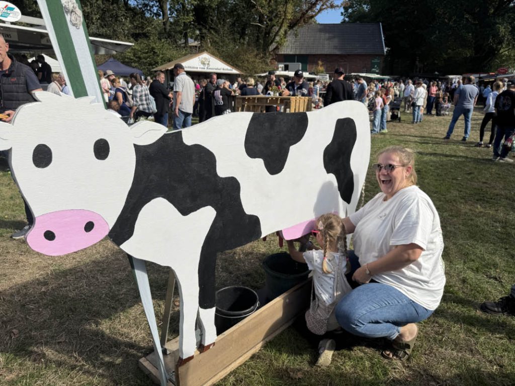 Milch kommt nicht aus der Tüte - Bauernmarkt Erle präsentiert landwirtschaftliche Produkte
