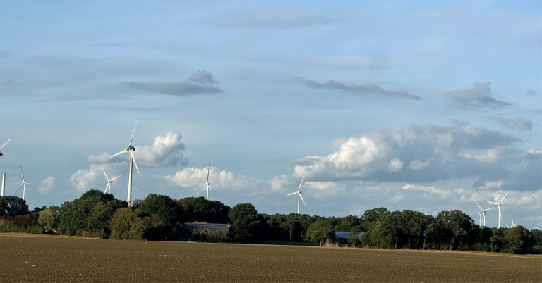 Zahlreiche Windräder prägen inzwischen das Landschaftsbild rund um Raesfeld.