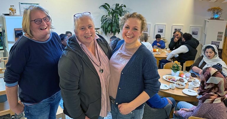 Mechthild Westerkamp, Jasmin Böcek-Schlecking und Petra Andresen beim Café Miteinander in Erle.