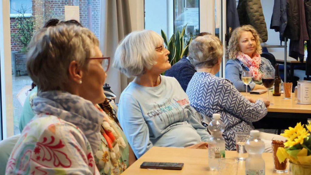 Detlef Wolf bei der AWO in Erle: Einblicke in seine Bücher