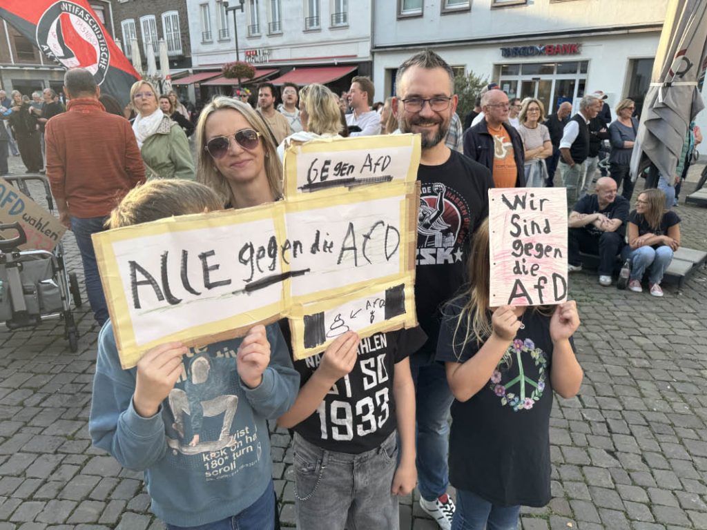 Raesfelder Fraktionsvorstände und Bürger bei Kundgebung in Dorsten