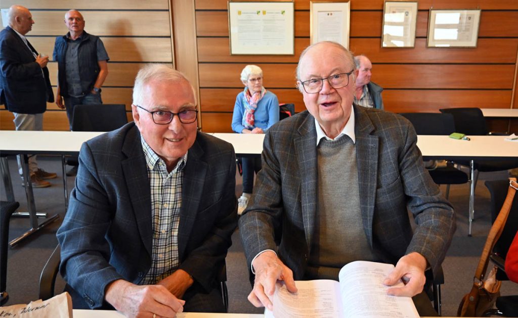 Werner Mümken und Pfarrer Johannes Bengfort Raesfeld