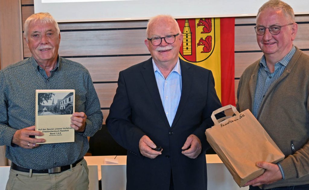 Hans Brun, Karl-Heinz Tünte und Andreas Cluse, stellv. Vors. Heimatverein Erle