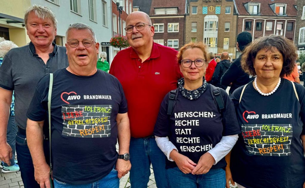 Raesfelder Fraktionsvorstände und Bürger bei Kundgebung in Dorsten